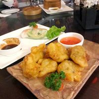Rice paper rolls and fried wontons at Mr Hong in West End