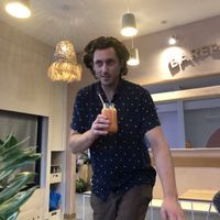 Cold press juice on tap 🌴✌🏽 at Barefoot Eatery in Christchurch