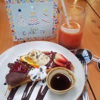 Breakfast waffles 🤤 at Barefoot Eatery in Christchurch