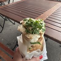 Falafelrolle mit Tahinisauce und extra viel Hummus   at Dat Frittebüdche in Aachen