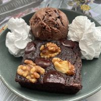 Hot brownie with chocolate ice cream   at Sri Veda Snack Bar- Imbiss in Basel