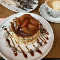 Pancakes mit Pflaumen  at heimathafen Wiesbaden in Wiesbaden