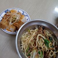 Dry toon noodles and a side dish of tofu at XuěHuā SùShí 雪花素食 in Puli