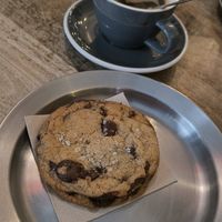Vegan cookie + American coffee at Blackbird in Valencia