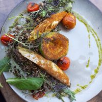 Quinoa con tomates gratinadas y palta at Violeta in Santiago