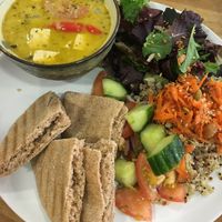 Curry con tofu y ensalada  at Nourish in Inverness