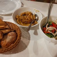 Fresh pitta, greek Salad wothout Feta, Selfmade hummus with onions at Napa Tavern in Ayia Napa