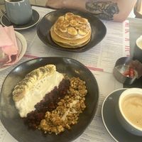 Vegan bowl and cinnamon and banana pancakes  at Estrella in Paphos