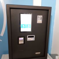 Money convertor at Wash'Up Café Laverie Cosy in Paris