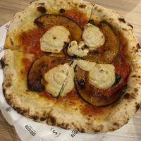 Pizza de abóbora (sensacional) at Squisito Pizzeria in Porto Alegre