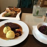 Martinigansl and zwiebelrostbraten at Bierosophie in Vienna