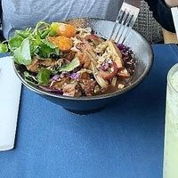 No recuerdo el nombre del plato, pero eran fideos de arroz, verduras y tofu at Le Bistrot Viet in Santiago