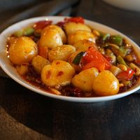 kung pao potatoes
Vegan
baby potatoes. bell peppers. water chestnut.
peanuts. dry red chili. at Inchin's Bamboo Garden in Sunnyvale