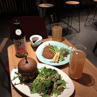 Бургер с чечевичной котлетой и стейк из сейтана at Mission in Moscow