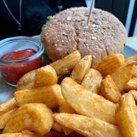 fries & burger at Plan B Burgers in Deggendorf