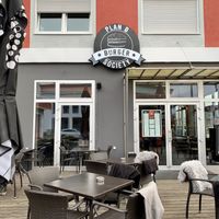 outside seating at Plan B Burgers in Deggendorf
