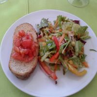 bruschetta and salad at Mondo Bio Cafe and Shop in Sorrento