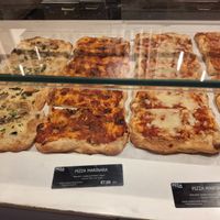 Has a vegan marinara pizza without cheesd at MXP - Briciole Bar - T1 in Orio Al Serio