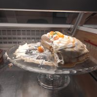 Vegan cake at Raiz in Aveiro