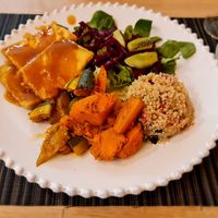 Tofu steaks with quinoa and veggies at Raiz in Aveiro
