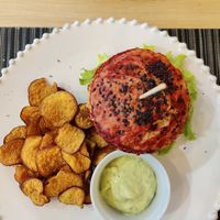 Beans burger with sweet potato crisps at Raiz in Aveiro