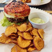 Beans burger with sweet potato crisps at Raiz in Aveiro