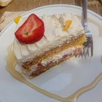 Vegan cake at Raiz in Aveiro