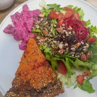 Pie with salad at Raiz in Aveiro