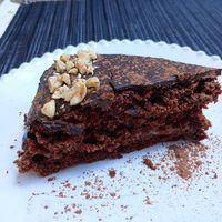 Chocolate cake 😋😋😋 at Raiz in Aveiro