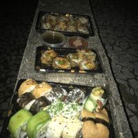 Sushi muito bom. Um pouco caro, mas vale a pena. Apanhei um dia de promoção Vegan e trouxe 32 peças pelo preço das 16.  at Sushi em Tua Casa in Braga