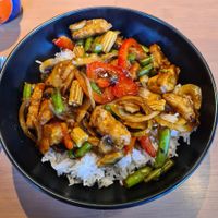 Vegan chicken teriyaki at Eazie in Breda