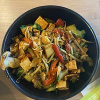 Rice with teriyaki sauce, tofu and vegetables at Eazie in Breda
