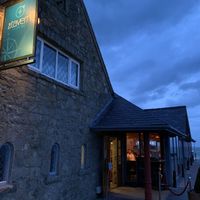 Arrivals at The Tavern on the Bay in Red Wharf Bay