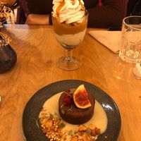 Dessert : fondant chocolat cacahuètes et Parfait pumpkin at the friendly kitchen in Paris