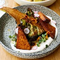 Demi brocoli grillé au miso & graines de cumin
 at the friendly kitchen in Paris