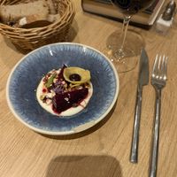 Déclinaison de betteraves, épine-vinette & mûres at the friendly kitchen in Paris