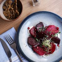 Betteraves rôties zaatar at the friendly kitchen in Paris