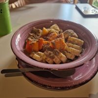 Bowl de fruita (papaya) amb proteïna vegana at Casa Verde in Tenerife