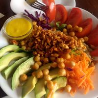 Ensalada quinoa y mango at A Raices in Gran Canaria