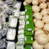 Japanese vegan treats - clearly marked at Tains in Dusseldorf