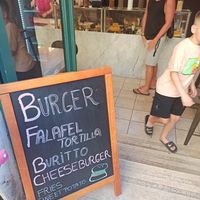 Falafel bowls, burgers, smoothies, raw cakes, lasagne, breakfasts.... at VEG in Split