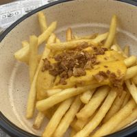 French Fries mit Veganem Käse   at VEG in Split
