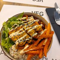 Game Changer bowl with sweet potato, salad and tempeh at VEG in Split
