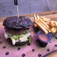 Big Ben BBQ Burger with active charcoal, fries and a hot chilli dip at Space Burger in Vienna