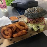 Burger at Space Burger in Vienna