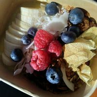 Mango smoothie bowl at VIE - Juice Factory - T3 in Vienna