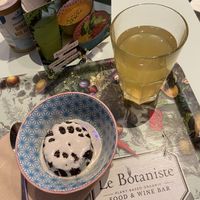 Brownie and iced tea  at Le Botaniste - Bailli in Brussels