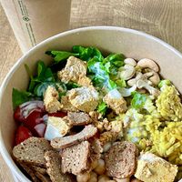 Cesar Bowl & Oat milk Latte (to go)  at Haferkater - Hbf Hannover in Hannover