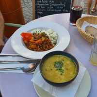 Libanesischer Gemüseeintopf und Linsensuppe, sehr gut gewürzt at April in Feldkirch