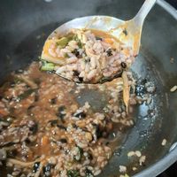 making porridge by adding the rice into leftover broth at Dotori Kalguksu in Seoul